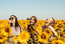 여성 건강관리, 오늘부터 시작하는 작은 실천의 힘 woman in white and black striped shirt standing on yellow sunflower field during daytime
