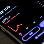 일상에 스며든 AI 건강 관리…’나만의 건강 코치’ 시대 열리다 black smartphone on brown wooden table