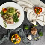 “소박한 한 끼의 힘, 일상 식단에 변화 주는 건강 트렌드” a white plate topped with meat and veggies