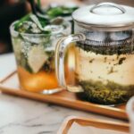 집에서 실천하는 대체요법, 나에게 맞는 건강 루틴 찾기 clear glass mug on tray