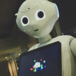 AI와 함께하는 일상 건강관리, 실천 가능한 새로운 변화 white robot toy holding black tablet