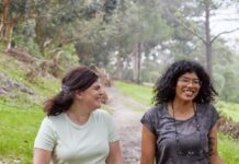 MZ세대가 주목하는 ‘걷기 운동’, 일상 속 실천법은? a couple of women walking down a dirt road